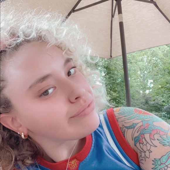 Meet your Posher, Gabrielle - Picture 3 of 4